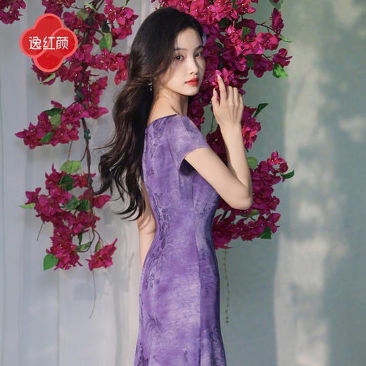 逸红颜拂瑾2025夏新款草色染过莨工艺重磅人丝缎新中式吊带连衣裙 商品图4