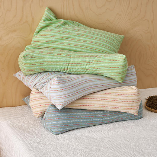 royal down荞麦壳三角枕，草本荞麦壳填充透气不发霉，三角形状物理牵引、拉伸肩颈。100全棉可拆卸枕套，舒适亲肤 商品图3