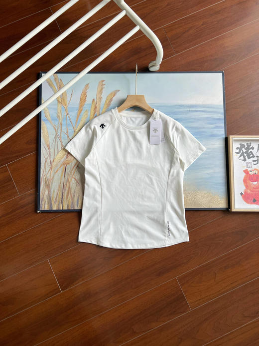 点此购买 迪桑特夏季女款运动休闲短袖圆领T恤 LL 319027 商品图1