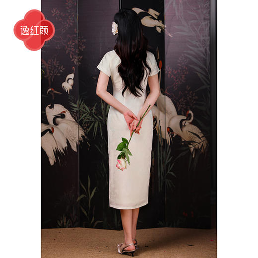 逸红颜莉雅2025夏新款丝滑缎子手推猫咪刺绣抽褶轻国风改良旗袍女 商品图4