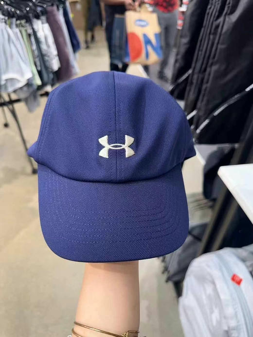 女士棒球帽💰399/任意两个💢UA安德玛棒球帽，出外运动必备哟！戴起来非常舒服。材质有弹性，后面都可以调节！ 商品图1