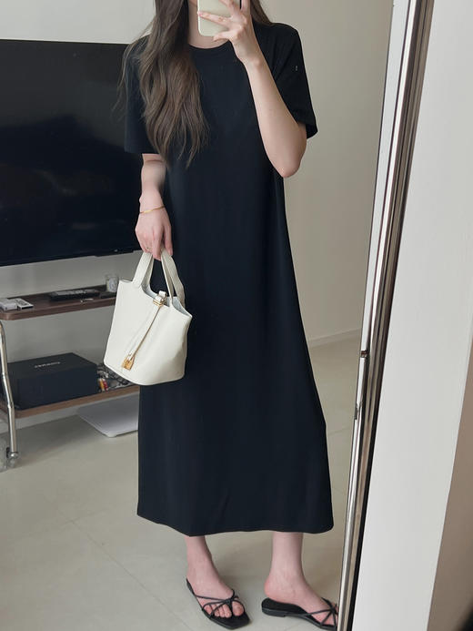 专柜四位数❗【极简懒人T恤裙】经典版型不挑人⭐轻奢贵气！夏天就要干净清爽不拘束 😘 商品图6
