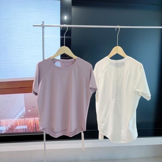 点此购买 Alo yoga女士网纱拼接透气运动瑜伽短袖T恤 ggd 319135 商品图5