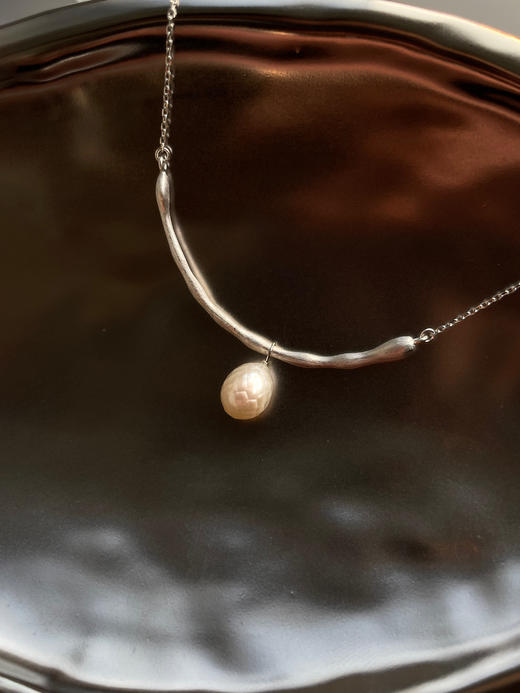 TINOM｜'031024 Arc 悬鳞项链 [ 拉丝银 ] 商品图1