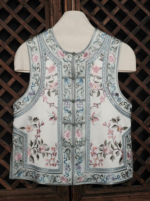 盛唐牡丹大师系列| 重缎手绣牡丹马甲-淡蓝 商品图0