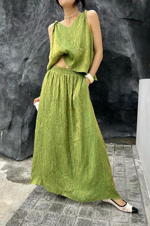 SIA SAYLOR 高级感褶皱珠光背心半裙套装 18666 商品图3