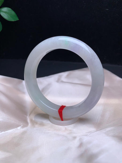 612999，57.8 淡紫飘绿手镯，整体底子均匀细腻，俗称 春彩，飘点绿带点紫 商品图3