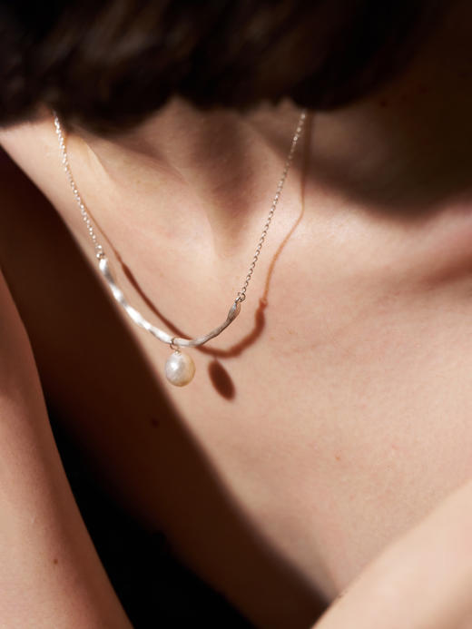 TINOM｜'031024 Arc 悬鳞项链 [ 拉丝银 ] 商品图0