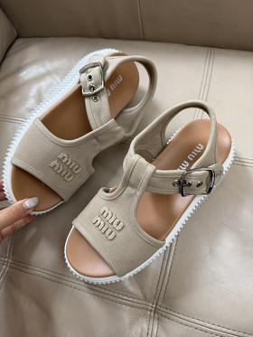 520-5 新款 miu 帆布厚底凉鞋 沙滩鞋 轻便跟脚小跑 正常脚偏大半码 35-40我穿36