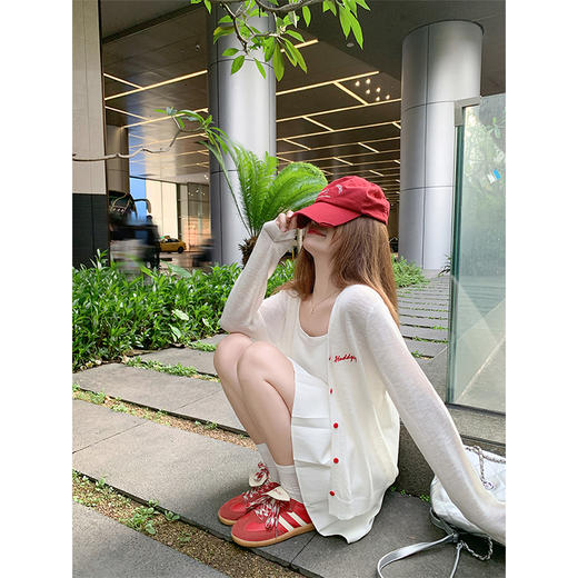 <曾小咸推荐>韩版白色刺绣针织开衫外套新款 商品图3