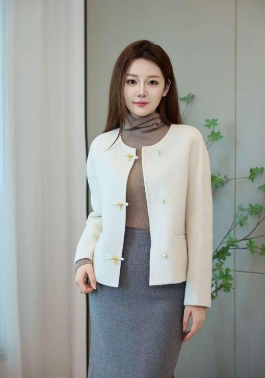 雅韵珍珠扣斜纹羊毛外套（91778） 商品图1