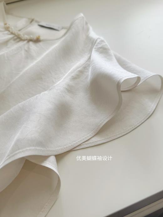 随身携带我的风景｜手工缝制珍珠与贝壳装饰 如项链一般 100%高级醋酸面料 优美蝴蝶袖衬衫 杏色 商品图5