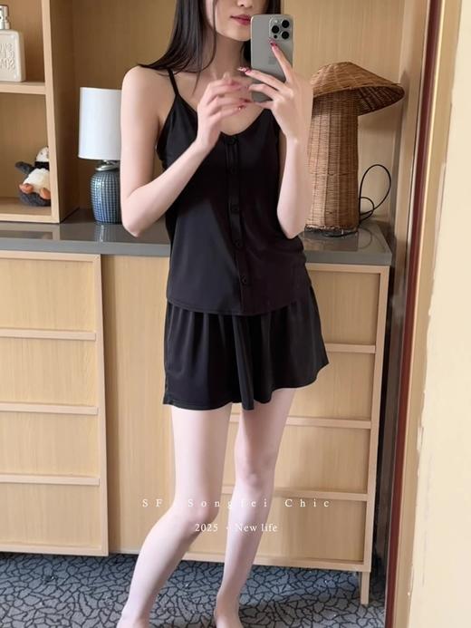 绝啦‼️少女感【带胸垫纽扣冰皮吊带家居服】纯欲风真滴越穿越心动😘清凉高舒适度🧊 大大提升宅家幸福感！ 商品图8