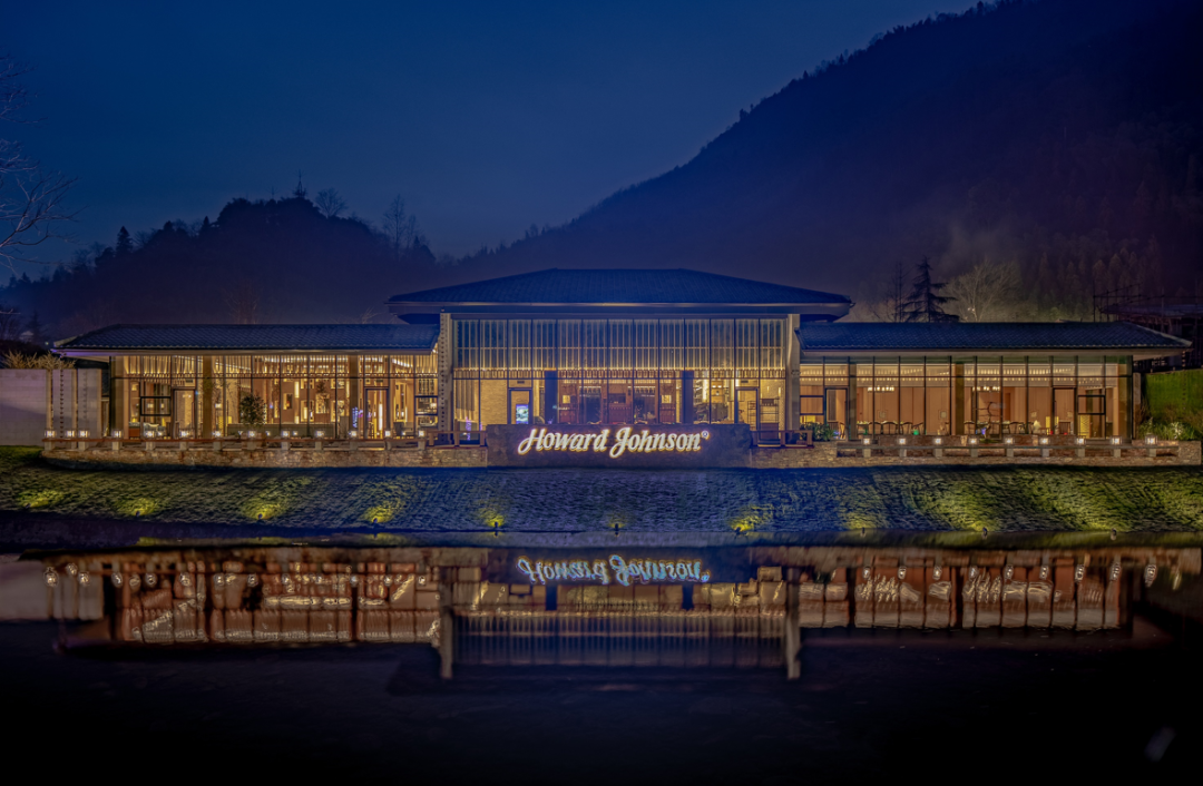 【花水湾豪生温泉大酒店】周五不加价，除7、8月其他周末不加价
🏞️夏日山野，宝藏避暑地
💦清凉氧吧，泡泉耍水