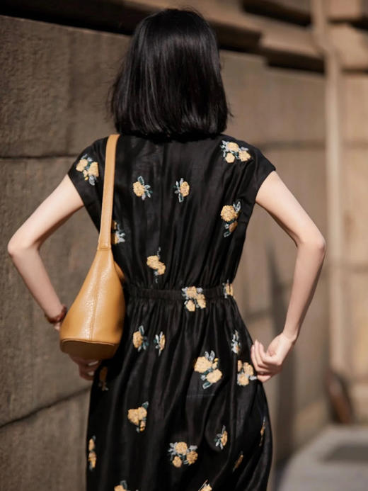 【百图lulu定制】【香云纱连衣裙】龟裂纹新中式香云纱  东方雅韵，纯手工刺绣 重工印染龟裂纹 桑蚕丝 连衣裙 商品图6