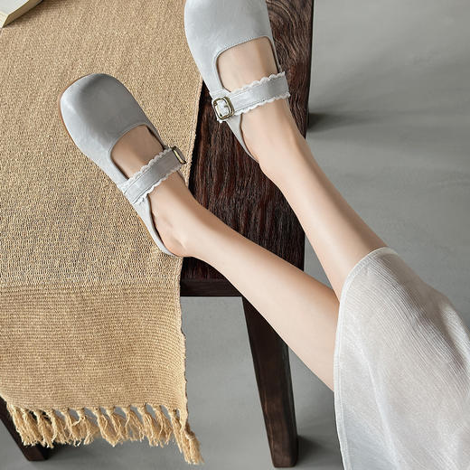 经典鲨2025夏季新品法式复古花边拼接平底舒适包头半拖鞋女KW391-529021 商品图4