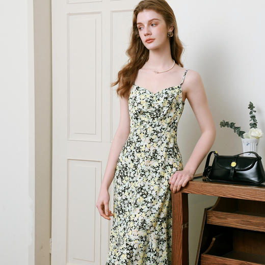 【商场同款】诗凡黎度假风碎花连衣裙2025夏新款吊带裙3G4190361 商品图2