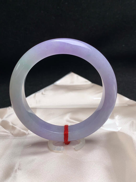 620009，56.8圈口，糯化紫罗兰正圈平安镯，浓紫底带一截淡绿，春彩色系，种老水足，底子细腻 商品图1
