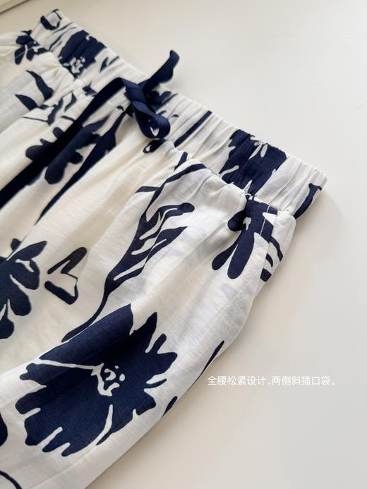 生活闪闪发光｜高级真丝与人丝交织面料 后裙摆开衩设计 全腰松紧半身裙 杏底蓝花 商品图3