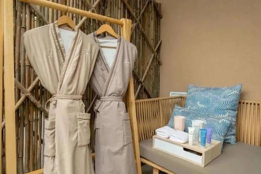 【花水湾豪生温泉大酒店】周五不加价，除7、8月其他周末不加价
🏞️夏日山野，宝藏避暑地
💦清凉氧吧，泡泉耍水 商品图2