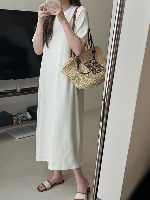 专柜四位数❗【极简懒人T恤裙】经典版型不挑人⭐轻奢贵气！夏天就要干净清爽不拘束 😘 商品图0