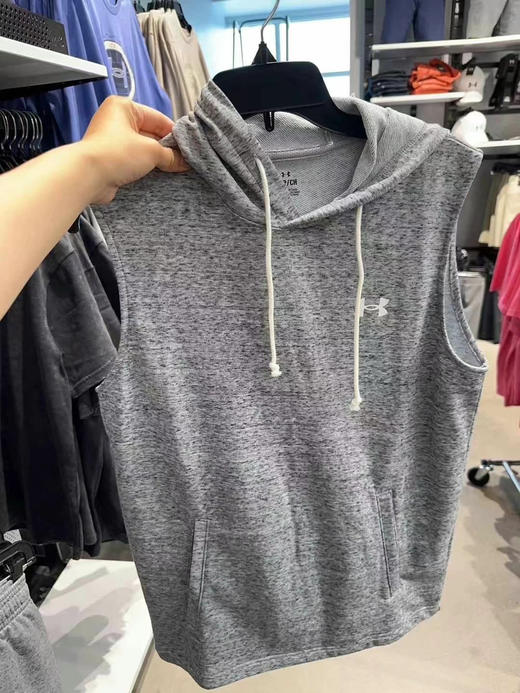 安德玛男士运动套装，🤾🏻‍♂️打球健身都适合，无袖连帽短袖➕经典款短裤💰580/套🔥！ 商品图3