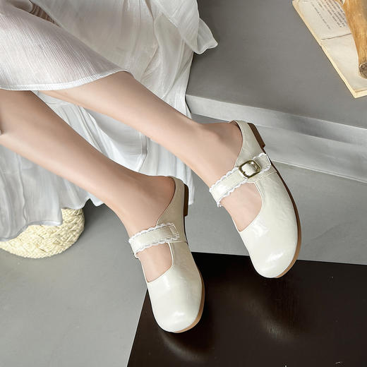 经典鲨2025夏季新品法式复古花边拼接平底舒适包头半拖鞋女KW391-529021 商品图3