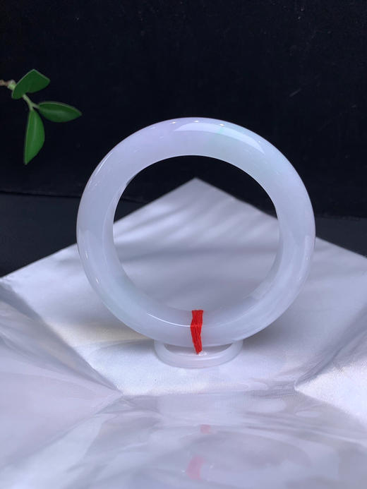 620001，57.3淡紫飘绿手镯，整条底妆细腻 带淡淡的紫，飘一点绿，干净 商品图1