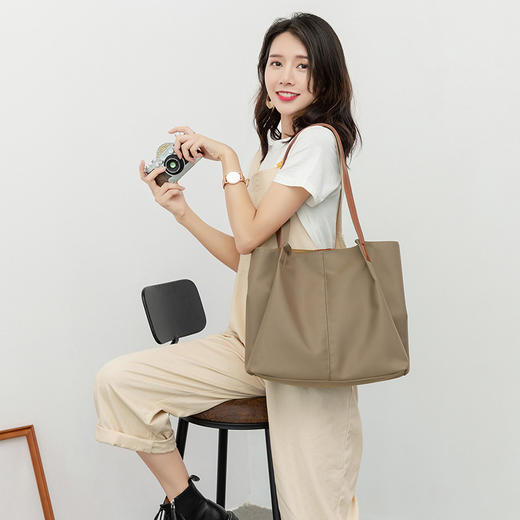 【预售3天】女士包包新款2025托特包大容量简约商务通勤单肩包H2025 商品图8