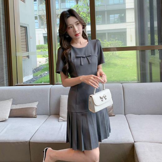 奢姿大码女装2025夏季减龄蝴蝶结设计时尚连衣裙胖妹妹百褶裙子9952890442 商品图1