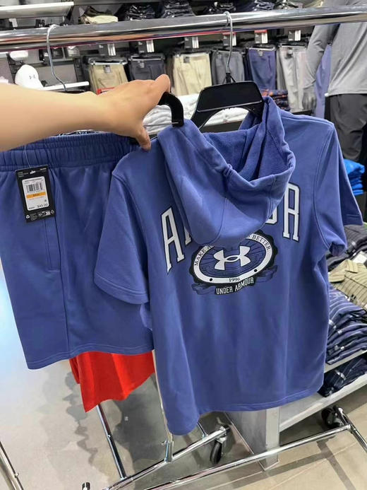 安德玛男士运动套装，连帽短袖上衣➕经典款短裤，💰599/套🔥！ 商品图1