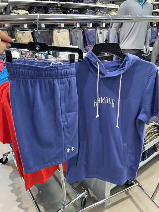 安德玛男士运动套装，连帽短袖上衣➕经典款短裤，💰599/套🔥！ 商品图0