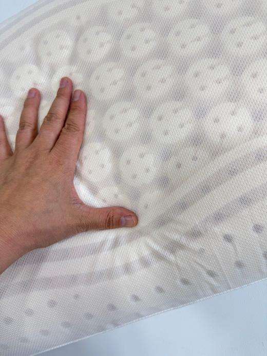 D052029乳胶透气枕侧睡、仰睡、趴睡，无拘无束，拥抱睡姿自由 商品图12