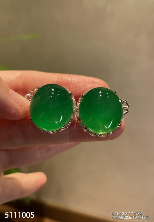 阳艳绿蛋面耳钉【5111005】具体价格微信咨询 商品图0