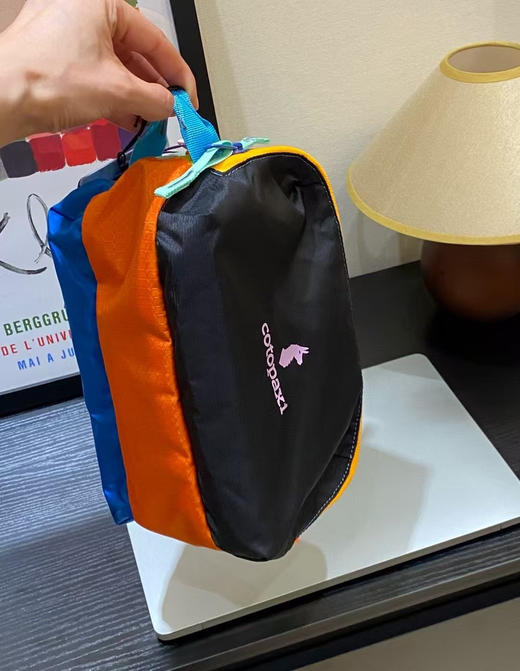 原单正品 Cotopaxi多巴胺羊驼4L洗漱包，手包。尺寸23-15-13！原价45美刀 商品图3