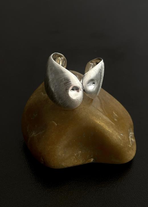 TINOM｜'010324-2 Concha 蝶纹开口戒指 [ 拉丝银 ] 商品图5