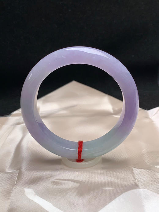 620009，56.8圈口，糯化紫罗兰正圈平安镯，浓紫底带一截淡绿，春彩色系，种老水足，底子细腻 商品图0