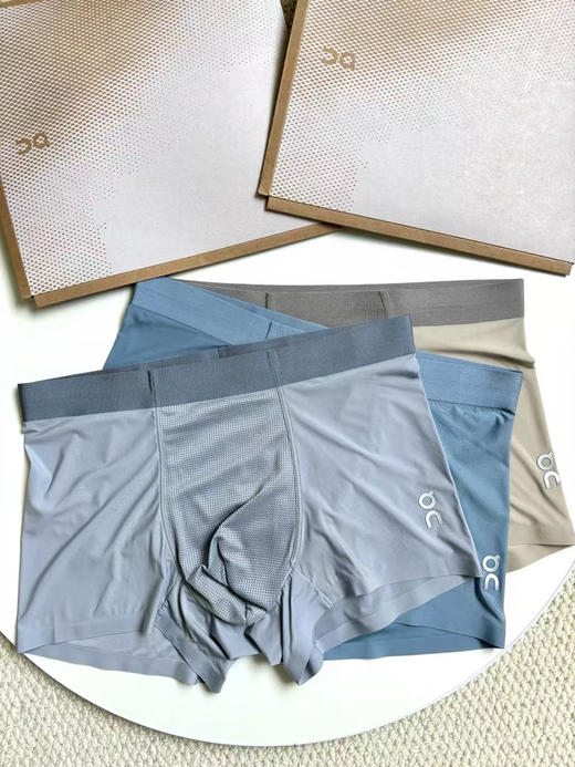 原单正品昂跑冰丝内裤，透气凉爽 尤其适合夏天穿着。采用凉爽又亲肤的牛奶冰丝面料，丝滑垂顺的质感就像第二层皮肤，贴身穿丝毫不会闷热
尺码 L XL XXL XXXL
全部原包装，一盒三条装 商品图6