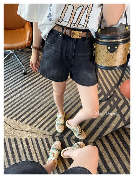 【Max Daex®高腰开叉牛仔短裤】炭灰/复古蓝双色入，高腰开衩设计 ，秒变夏日腿精! 独特双侧开衩剪裁，视觉拉长腿部线条，小个子也能穿出大长腿! 商品图2