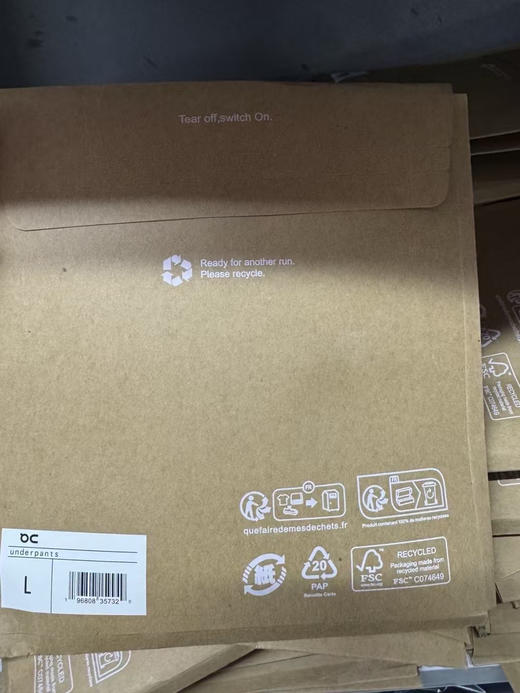 原单正品昂跑冰丝内裤，透气凉爽 尤其适合夏天穿着。采用凉爽又亲肤的牛奶冰丝面料，丝滑垂顺的质感就像第二层皮肤，贴身穿丝毫不会闷热
尺码 L XL XXL XXXL
全部原包装，一盒三条装 商品图9