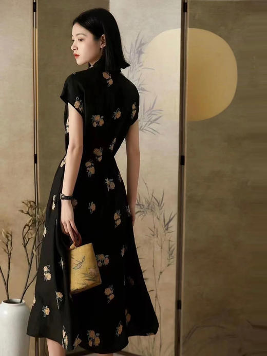 【百图lulu定制】【香云纱连衣裙】龟裂纹新中式香云纱  东方雅韵，纯手工刺绣 重工印染龟裂纹 桑蚕丝 连衣裙 商品图3