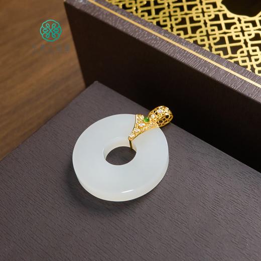 18K和田玉吊坠圆扣约30mm 商品图0