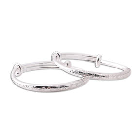 聪明伶俐宝宝对镯