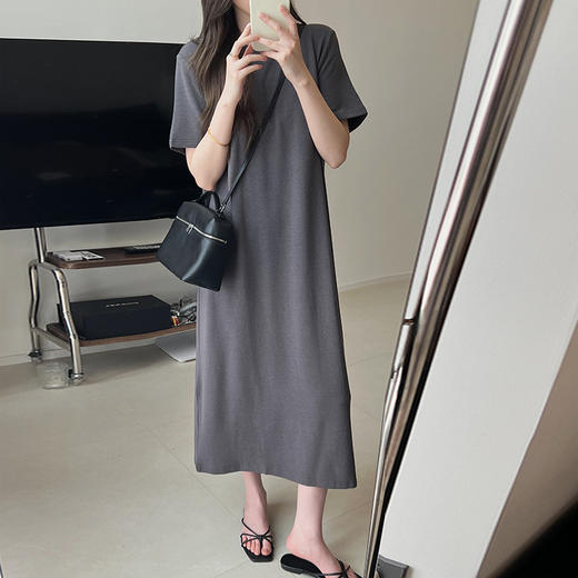 专柜四位数❗【极简懒人T恤裙】经典版型不挑人⭐轻奢贵气！夏天就要干净清爽不拘束 😘 商品图3