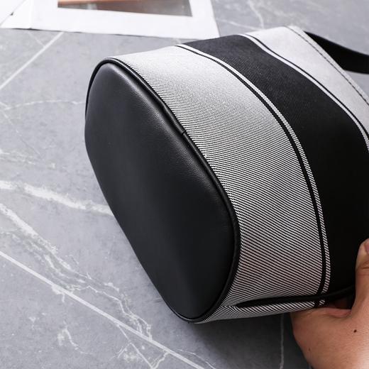 【MLB刺绣单肩包】MLB女士水桶包时尚休闲通勤斜挎单肩包25春夏新款 商品图11