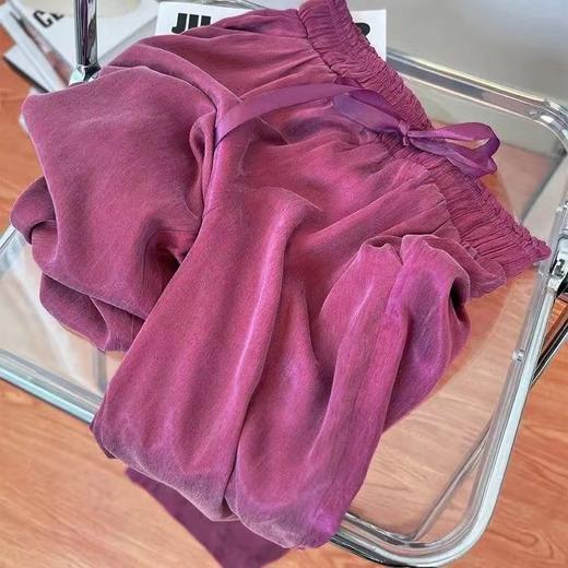 「轻奢感十足！冰冰凉凉❄️」醋酸缎面休闲裤🔥轻薄垂感，清爽又百搭，解锁你的夏日舒适新穿搭✨夏款冰丝凉凉醋酸缎面 夏季薄款阔腿裤 女直筒宽松垂感休闲裤子 商品图3