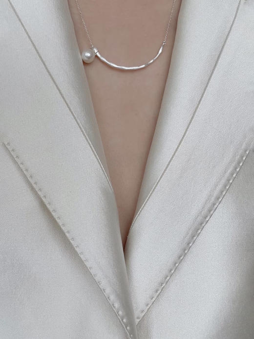 TINOM｜'031024 Arc 悬鳞项链 [ 拉丝银 ] 商品图3