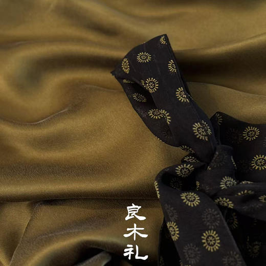 【预售7天】真丝上衣&真丝半裙 商品图4