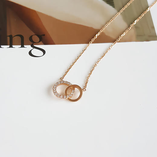 【天然正品】周大福AU750玫瑰金时尚经典款双环钻石吊坠项链42CM（长度可调节）女士现售价：1880！060525NJS16 商品图2