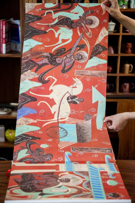 现货《蕞美敦煌》  赠礼：敦煌“飞天莲花抱枕”1个，赠：九色鹿卷轴+珠光书签+敦煌帆布包 商品图6